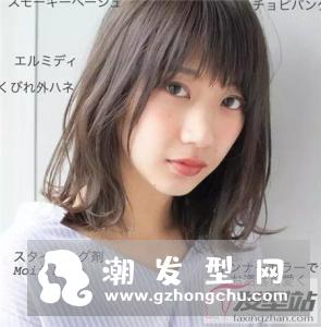性感齐锁骨短发　修颜减龄两不误