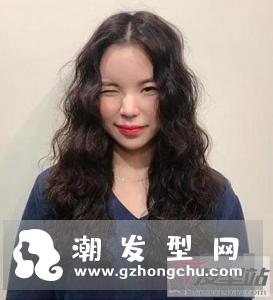 现在流行的羊毛卷发型 如羊毛般温暖且弹力十足