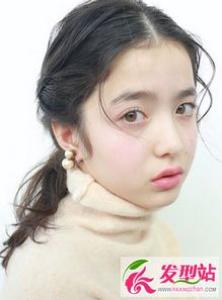女生优雅低盘发发型教程 秒变时尚女神最惹眼