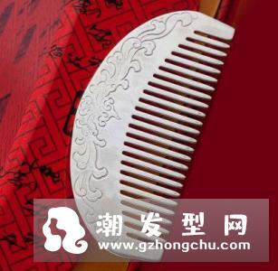 银梳子梳头有什么好处 银梳子的正确使用方法和保养