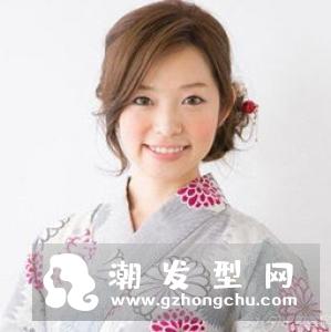 花苞头怎么扎好看图解 蓬松感迷人