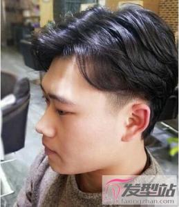 男生自然卷适合什么发型 利用天生优势变身帅气男神