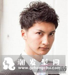 男生小卷烫发发型 复古小卷再次席卷时尚热潮