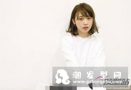 短发尴尬期发尾怎么弄好看 发尾外翻的Omega（Ω）头不二之选