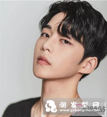 新款韩版男生发型 让你帅气时尚一整年