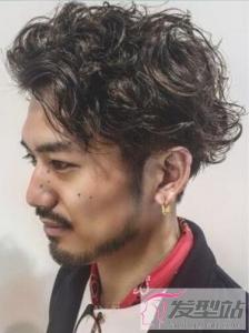 2019男士流行卷发发型 男士大爱满头小卷短发烫发显露时尚感！