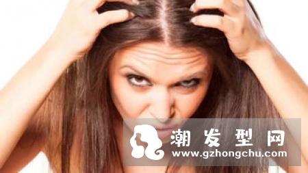 头发突然有头屑怎么办 去除头皮屑的食疗方法