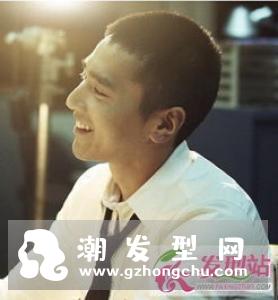 微烫发型男蓬松学生 阳光帅气尽显青春活力