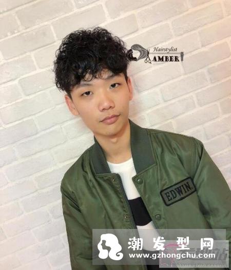 男生嬉皮卷烫发 凌乱小卷发型今年非常火