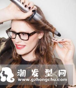 卷发棒对头发伤害大吗 使用卷发棒需注意这些误区