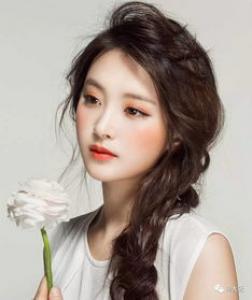 学生盘发简单又好看 摇身一变气质美少女