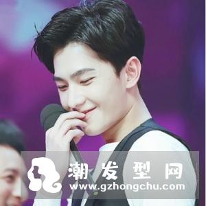 杨洋头发染过什么颜色 黑色奶奶灰蓝色棕色