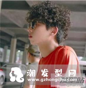 男生小卷全头烫爆炸头 浮夸样式吸睛又个性十足