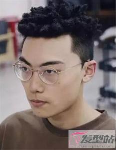 男生短发黑人烫造型 吸睛亮眼制造高回头率