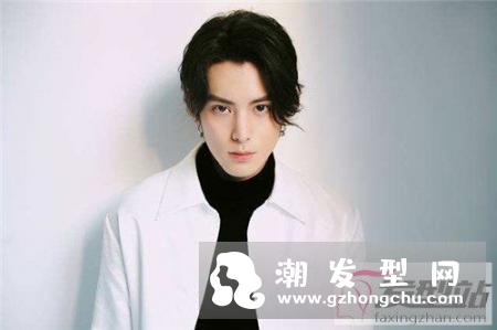 方形脸适合什么发型男 时尚烫发修颜帅气让你变身潮男