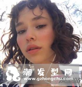 蛋卷头短发怎么烫 这样烫灵动瘦脸显气质