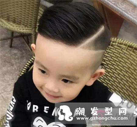 经典男生短发铲两边 三七分背头“切一道”更酷