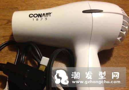 吹头发什么时候用冷风 什么距离合适