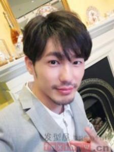 男生韩版卷发发型 帅气造型绝对是少女杀手