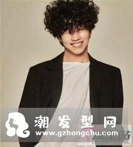 男生小卷全头烫爆炸头 浮夸样式吸睛又个性十足