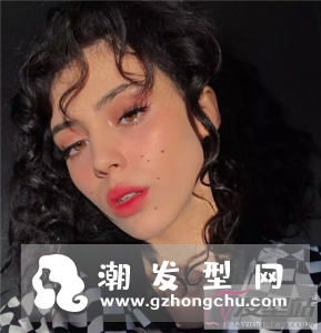 泡面头又双叒叕流行 初恋发型成爆款