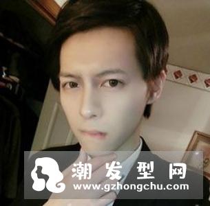 经典男生短发铲两边 三七分背头“切一道”更酷