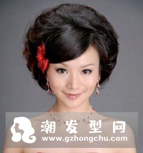 新娘经典中式盘发发型 凤冠霞帔造型倾国唯美迷人