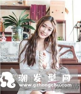 什么样的卷发显年轻 这样卷修颜塑型散发妩媚魅力