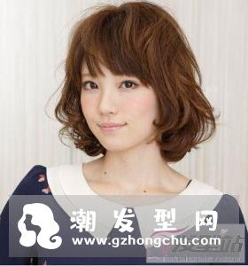 短发女生荷叶头烫发 内扣发尾才是瘦脸利器