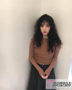 长发烫什么卷好看 俏皮感泡面卷总是那么迷人