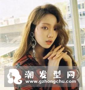 焦糖色配什么颜色好看 适合什么发型
