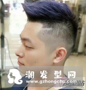 男生两边和后面剃掉帅气发型 今年男生剪这款发型准没错