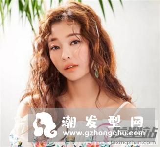 女生中长发蛋卷头 动感与时尚相融合才是最美