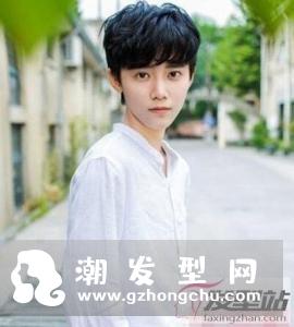 矮个子男生适合的发型 蓬松修颜提升魅力重塑自信