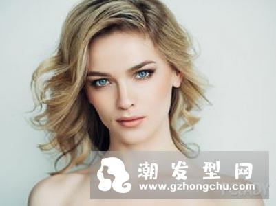 适合自然卷女生的发型 注意这4 1关键，就能避免毛躁爆炸发！