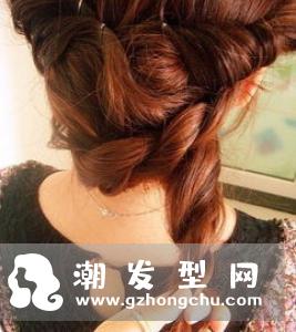 怎么把彩带编进头发里 简单好看的编发发型图片