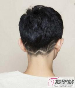 男生undercut雕刻发型 两边铲 推后脖设计