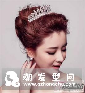 新娘简单皇冠发型 优雅高贵超有气场