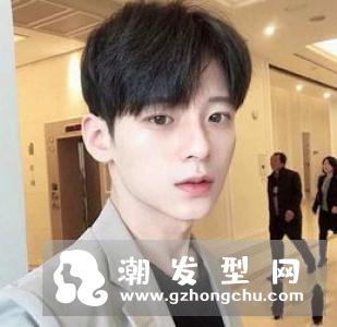 适合18岁男生的发型 简约中不乏时尚帅气感