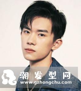 适合18岁男生的发型 清爽帅气展现青春活力