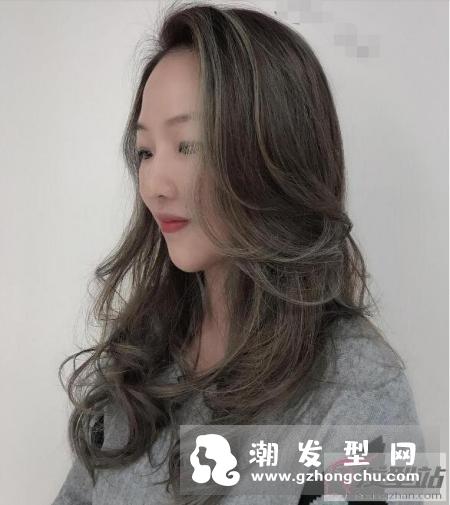女生不可错过的外翻卷发小脸术 层次感卷发让你的脸型瞬间小一寸