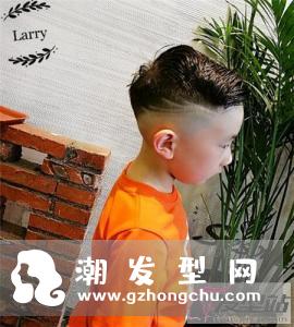 男生undercut雕刻发型 两边铲 推后脖设计