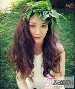 新娘森系卷发造型 浪漫唯美上镜超靓丽
