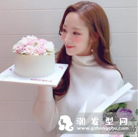 长卷发怎么打理显年轻？避开5个致命错误绝对好看！