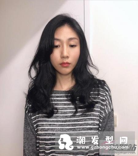 2019年可卡卷发型很流行 无论是长短发都能给你浪漫慵懒感