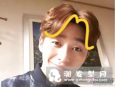 男士中分发型打理教学 男生蓬松中分发型这样弄最好看