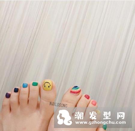 脚趾美甲新款式图片 薄荷绿金箔镜面美甲任你挑