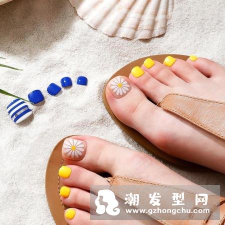 脚趾美甲新款式图片 薄荷绿金箔镜面美甲任你挑