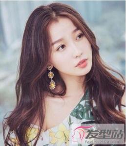 女士长发大卷烫发 打造优雅大方淑女