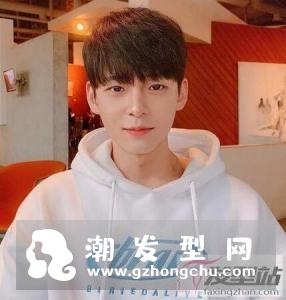 初中男生锅盖头发型 呆萌洋气释放青春魅力